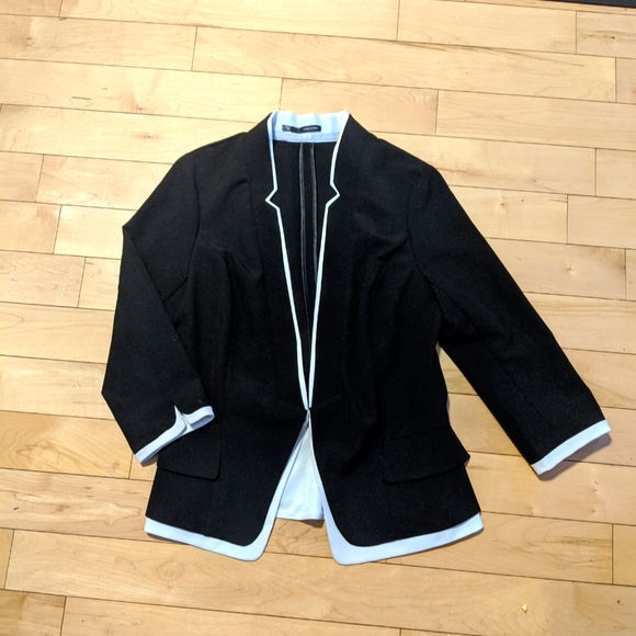 🌟Host Pick!🌟Monochrome Blazer - Picture 2 of 8